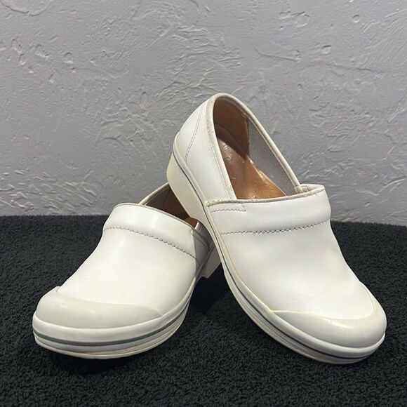 🔥 DANSKO White Sanibel Volley Box Leather Clogs Ladies Size EU 39 US 8.5-9 - GU - Picture 1 of 15